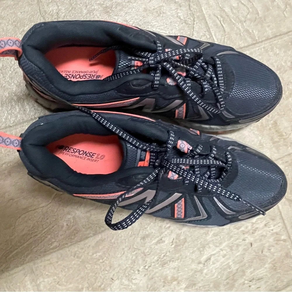 New Balance Women's Black and Pink Trail Running Shoes - Picture 3 of 5